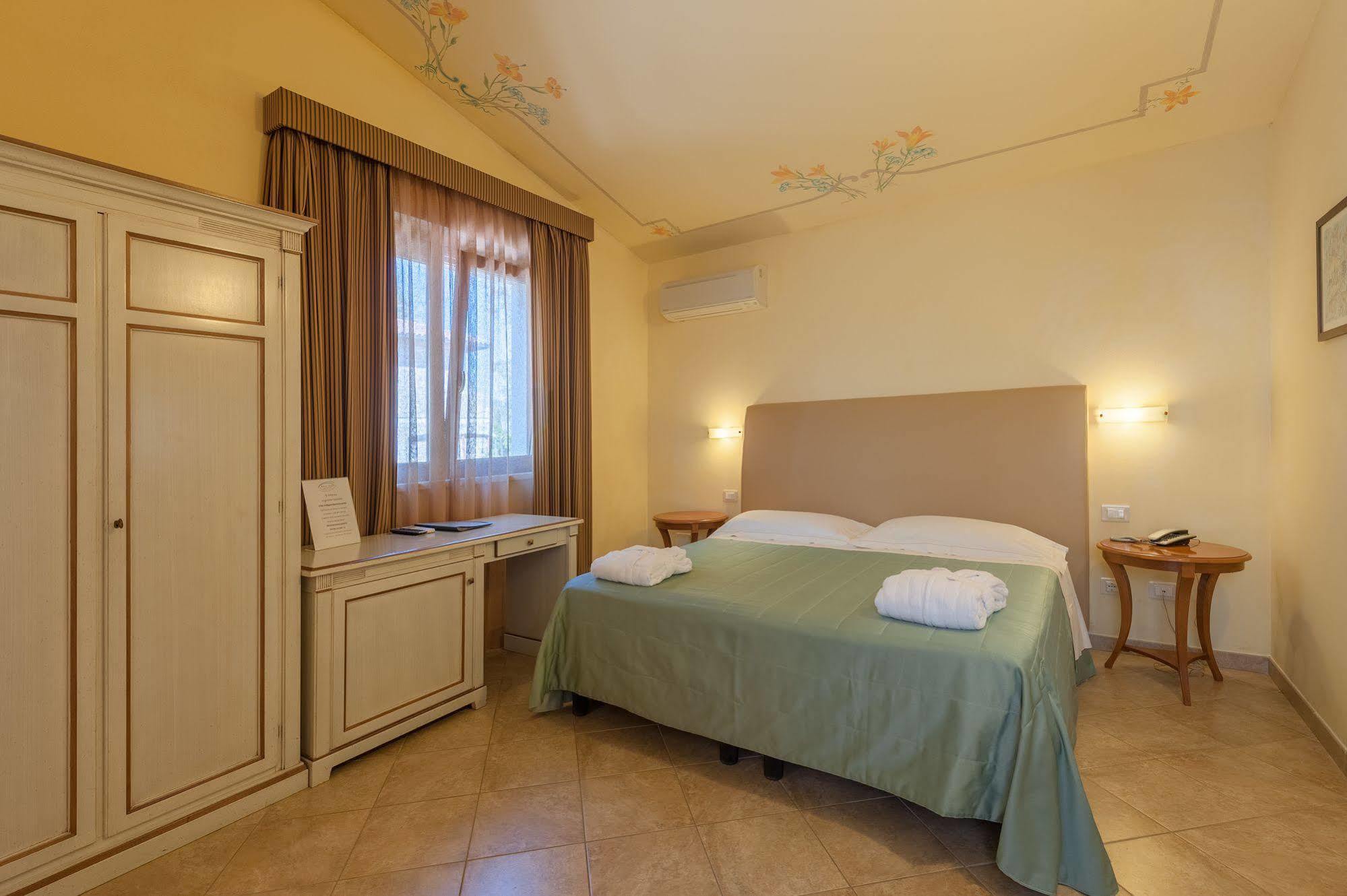 Hotel Saturno Fonte Pura Saturnia Exterior photo